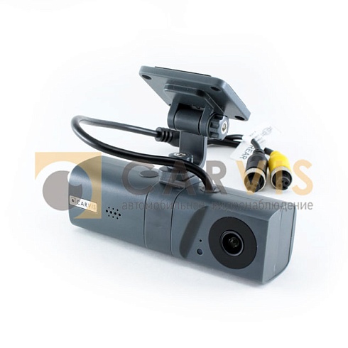 Двойная автомобильная камера CARVIS MC-427IR Dual с инфракрасной подсветкой, закрепленная на регулируемом кронштейне с двусторонним скотчем для установки, оснащенная двумя кабелями с разъемами для подключения к видеорегистратору.